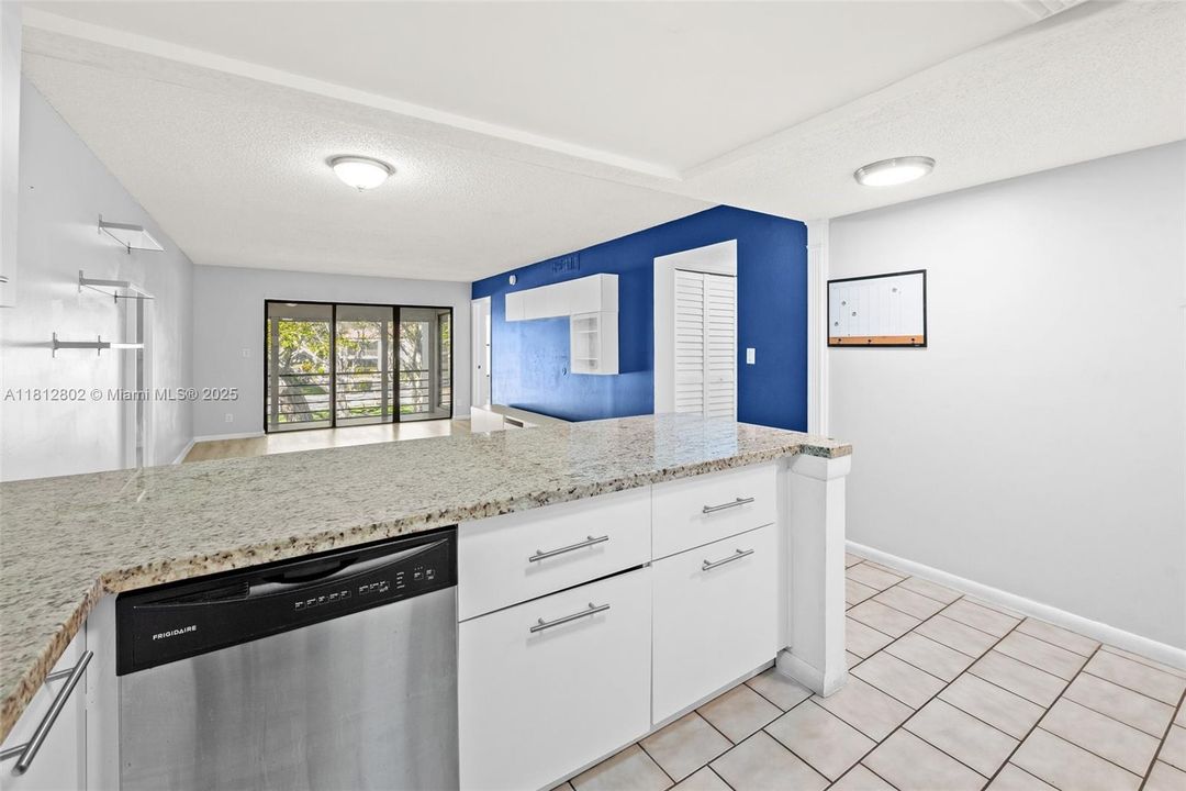 For Sale: $180,000 (2 beds, 2 baths, 1000 Square Feet)