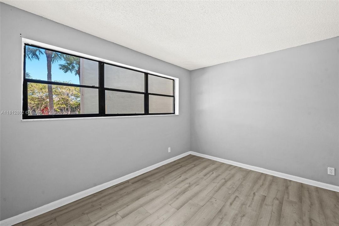 For Sale: $180,000 (2 beds, 2 baths, 1000 Square Feet)