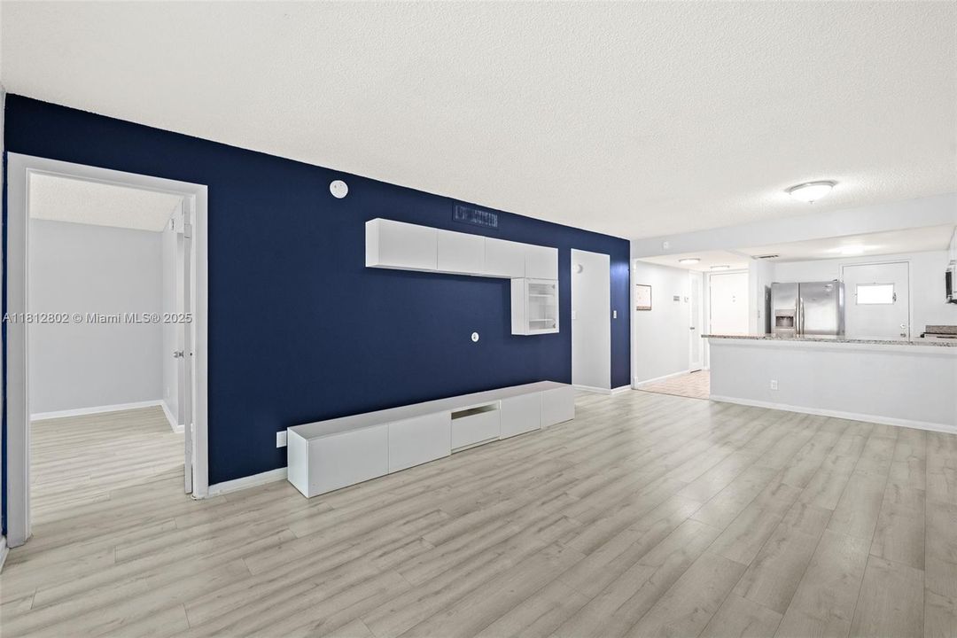 For Sale: $180,000 (2 beds, 2 baths, 1000 Square Feet)