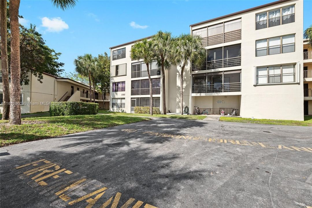 For Sale: $180,000 (2 beds, 2 baths, 1000 Square Feet)