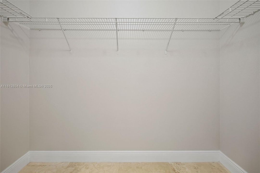 En Venta: $875,000 (4 camas, 3 baños, 3274 Pies cuadrados)