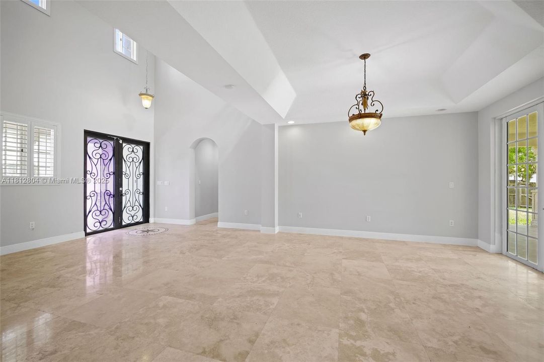 En Venta: $875,000 (4 camas, 3 baños, 3274 Pies cuadrados)
