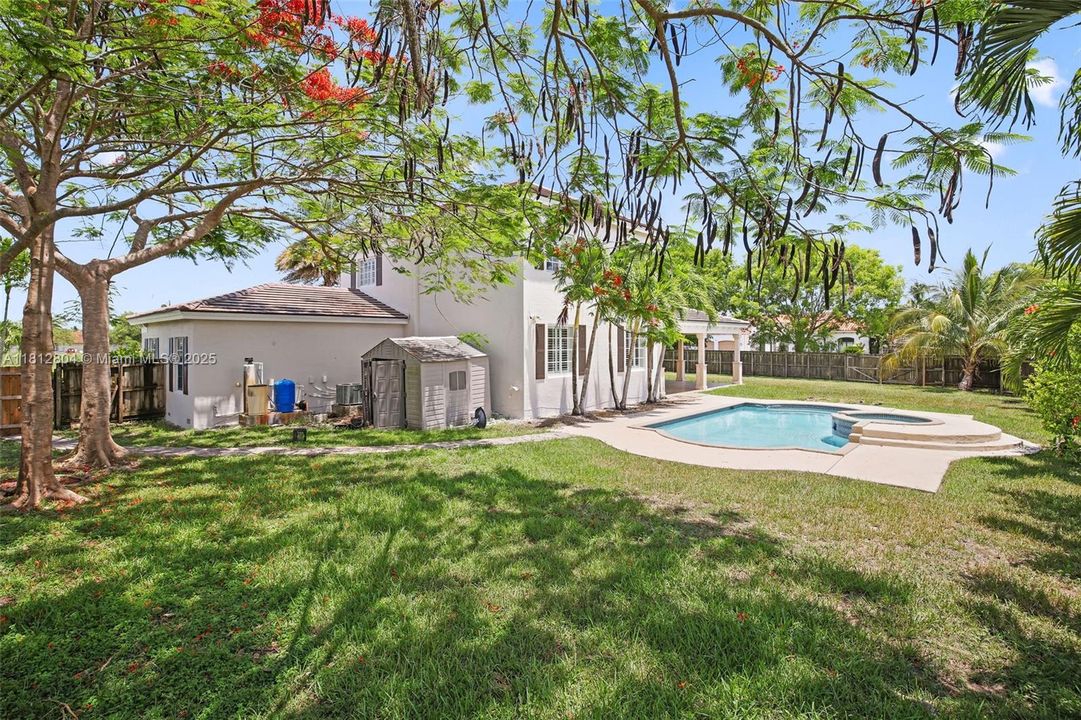 En Venta: $875,000 (4 camas, 3 baños, 3274 Pies cuadrados)