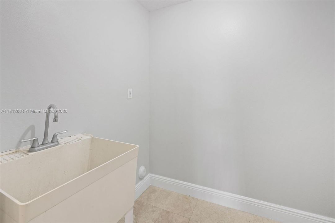 En Venta: $875,000 (4 camas, 3 baños, 3274 Pies cuadrados)
