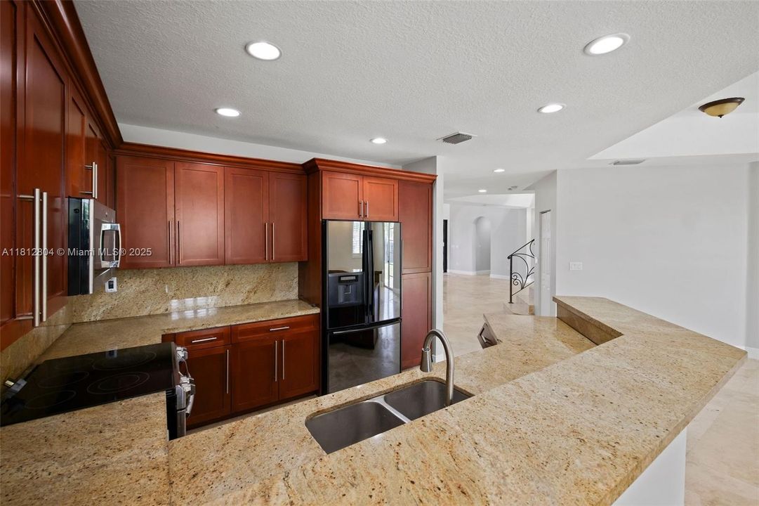 En Venta: $875,000 (4 camas, 3 baños, 3274 Pies cuadrados)