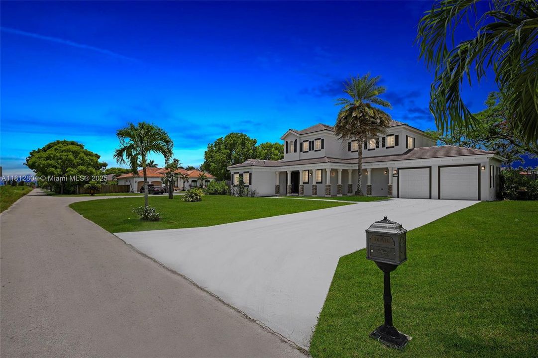 En Venta: $875,000 (4 camas, 3 baños, 3274 Pies cuadrados)