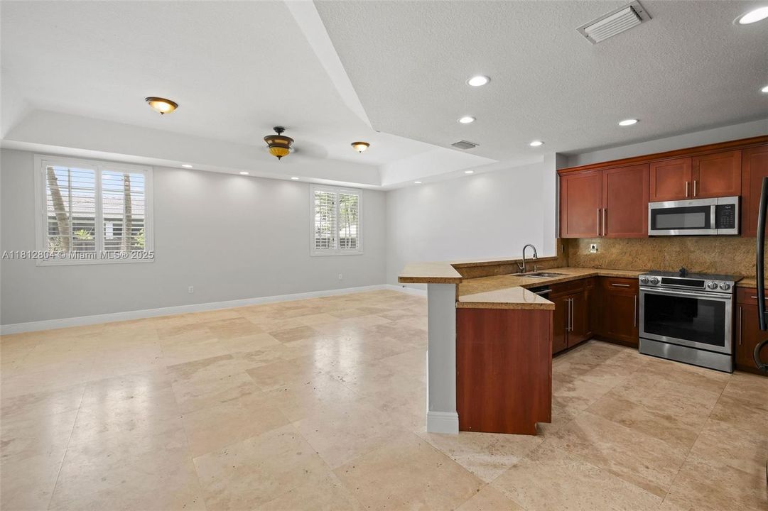 En Venta: $875,000 (4 camas, 3 baños, 3274 Pies cuadrados)