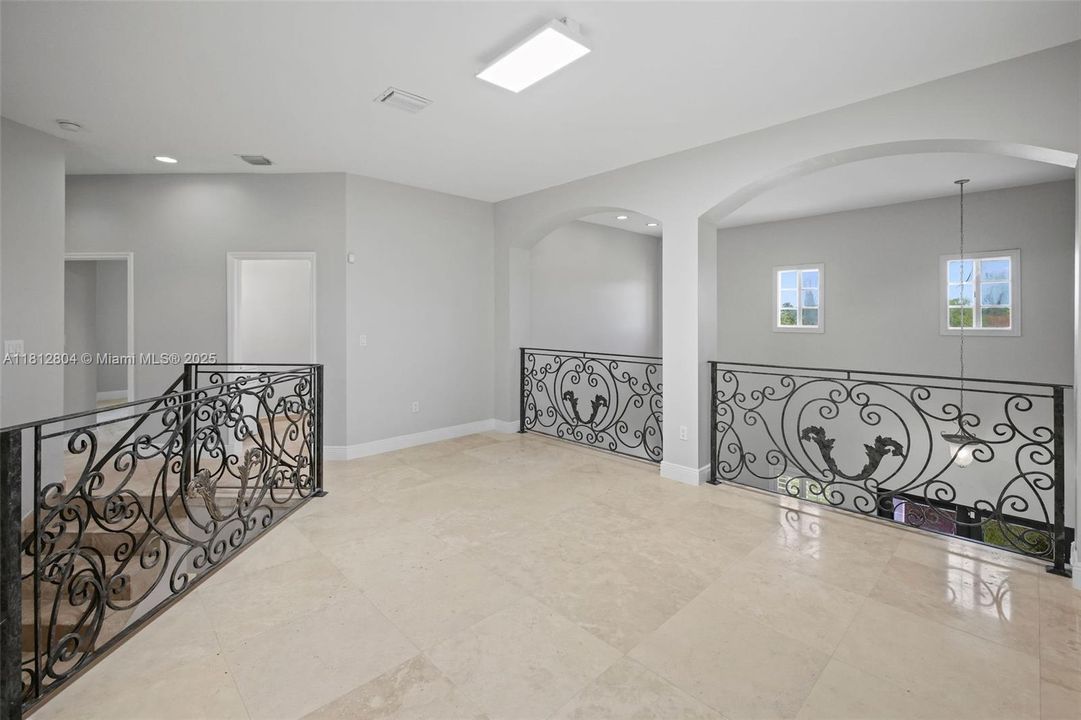 En Venta: $875,000 (4 camas, 3 baños, 3274 Pies cuadrados)