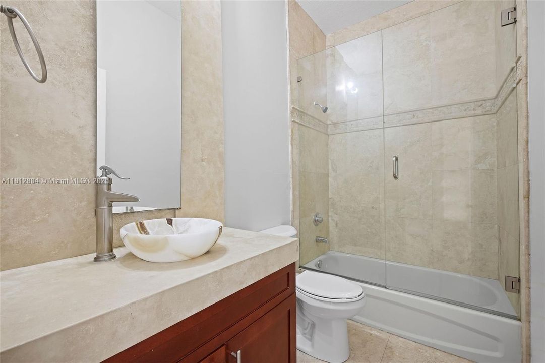 En Venta: $875,000 (4 camas, 3 baños, 3274 Pies cuadrados)