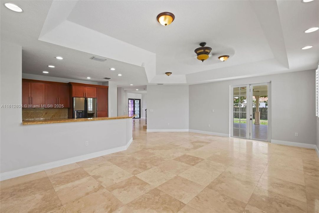 En Venta: $875,000 (4 camas, 3 baños, 3274 Pies cuadrados)