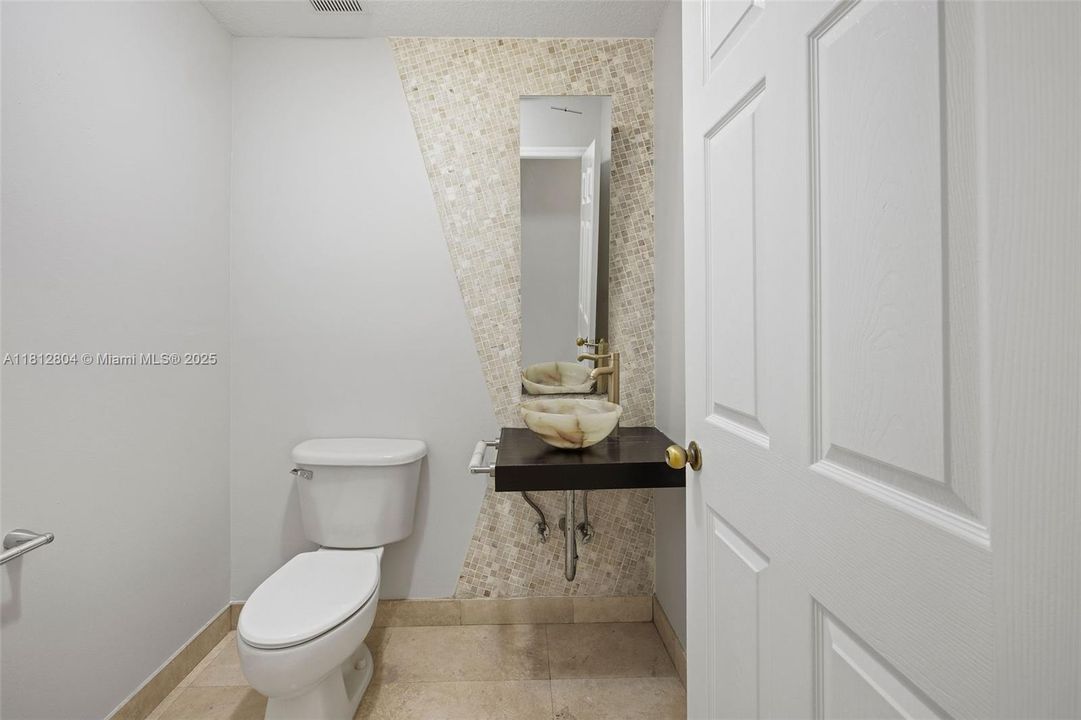 En Venta: $875,000 (4 camas, 3 baños, 3274 Pies cuadrados)