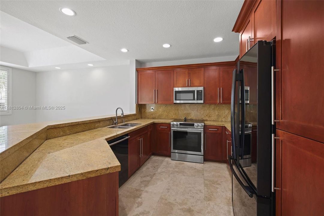 En Venta: $875,000 (4 camas, 3 baños, 3274 Pies cuadrados)