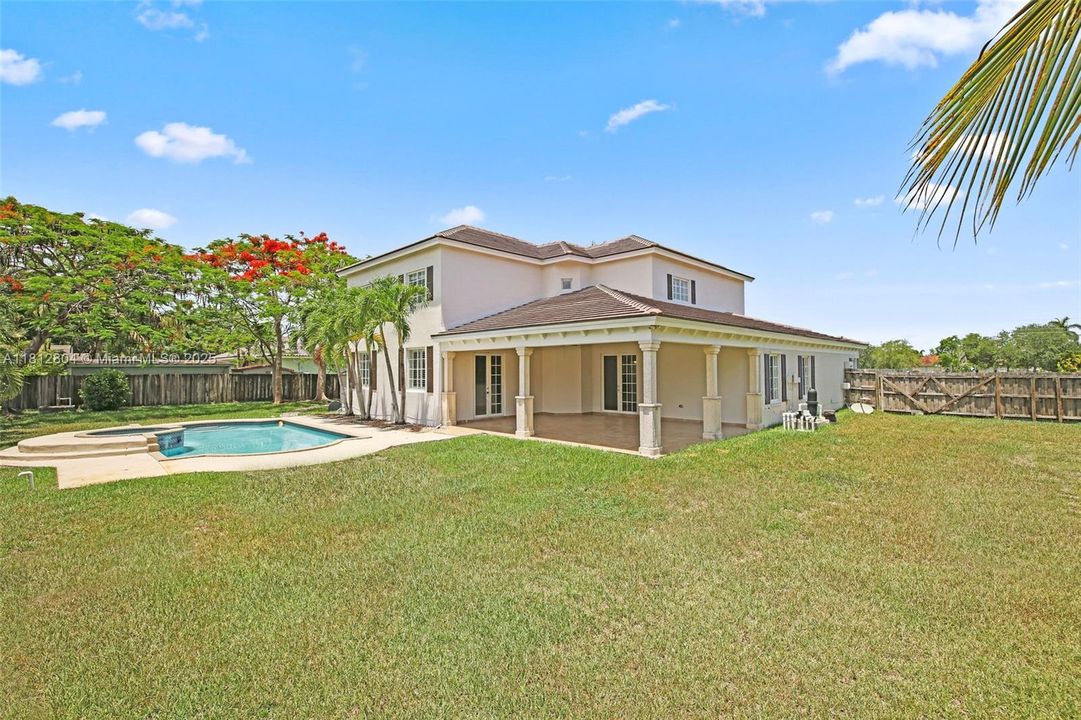 En Venta: $875,000 (4 camas, 3 baños, 3274 Pies cuadrados)