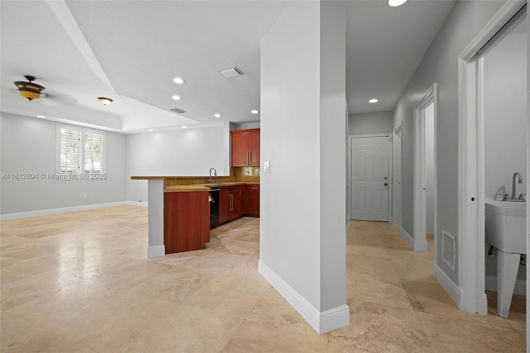 En Venta: $875,000 (4 camas, 3 baños, 3274 Pies cuadrados)