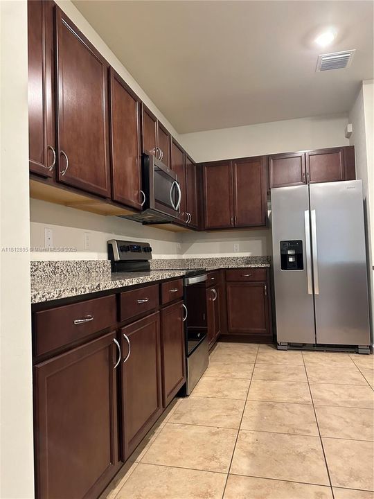 最近租的: $2,950 (3 贝兹, 2 浴室, 0 平方英尺)