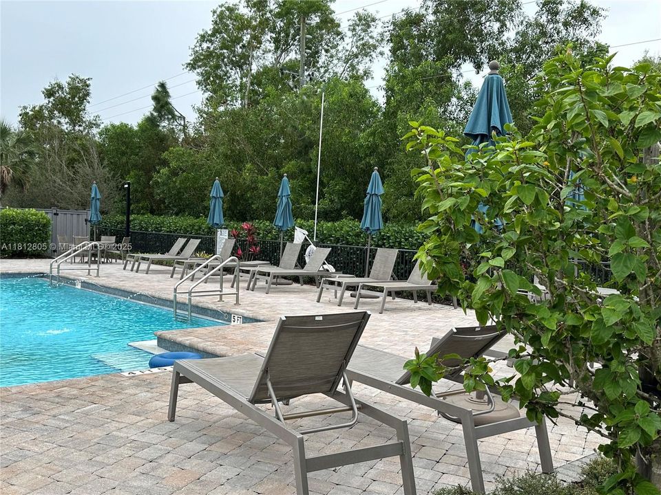 最近租的: $2,950 (3 贝兹, 2 浴室, 0 平方英尺)