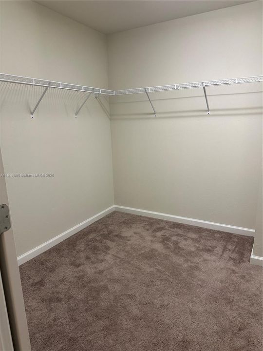 最近租的: $2,950 (3 贝兹, 2 浴室, 0 平方英尺)