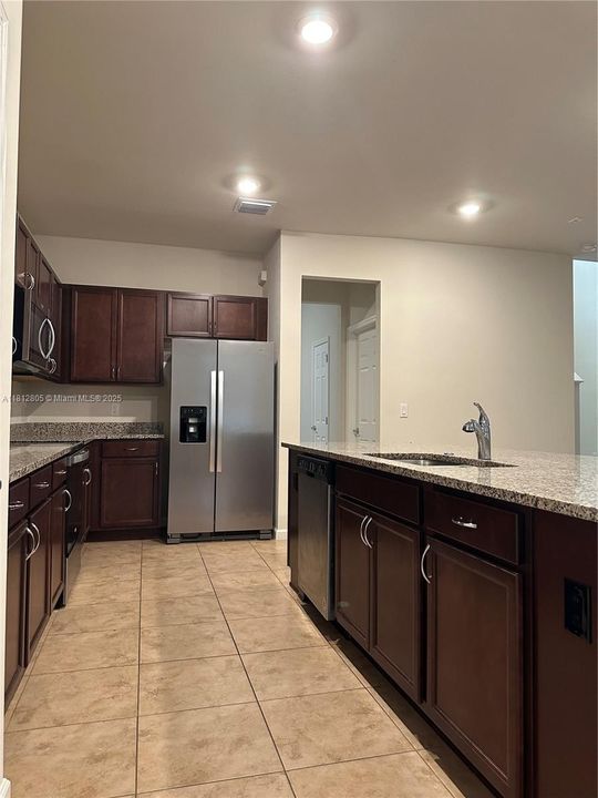 最近租的: $2,950 (3 贝兹, 2 浴室, 0 平方英尺)