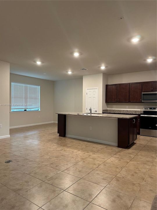 最近租的: $2,950 (3 贝兹, 2 浴室, 0 平方英尺)