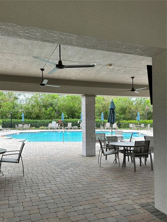 最近租的: $2,950 (3 贝兹, 2 浴室, 0 平方英尺)