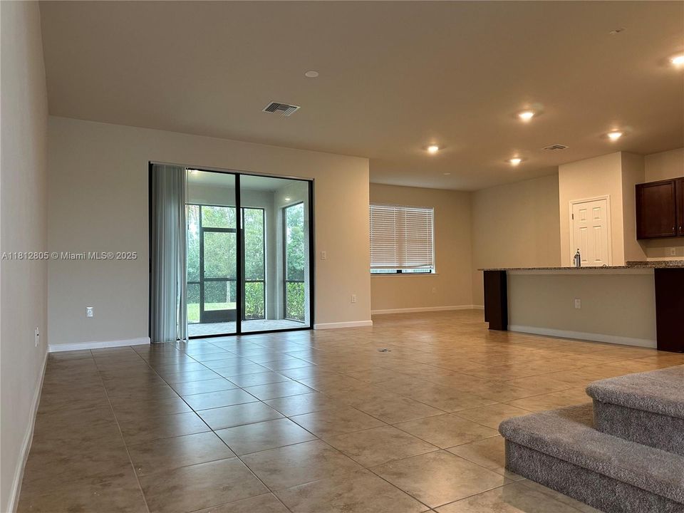 最近租的: $2,950 (3 贝兹, 2 浴室, 0 平方英尺)