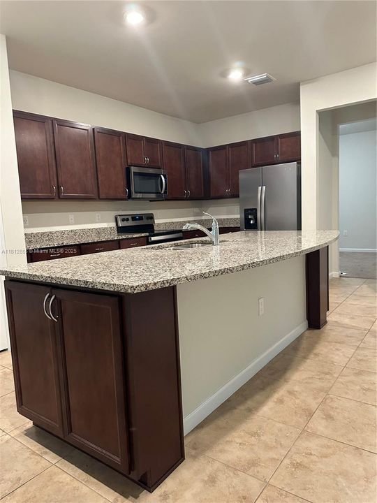 最近租的: $2,950 (3 贝兹, 2 浴室, 0 平方英尺)