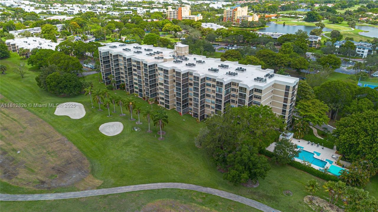 For Sale: $389,995 (2 beds, 2 baths, 1273 Square Feet)