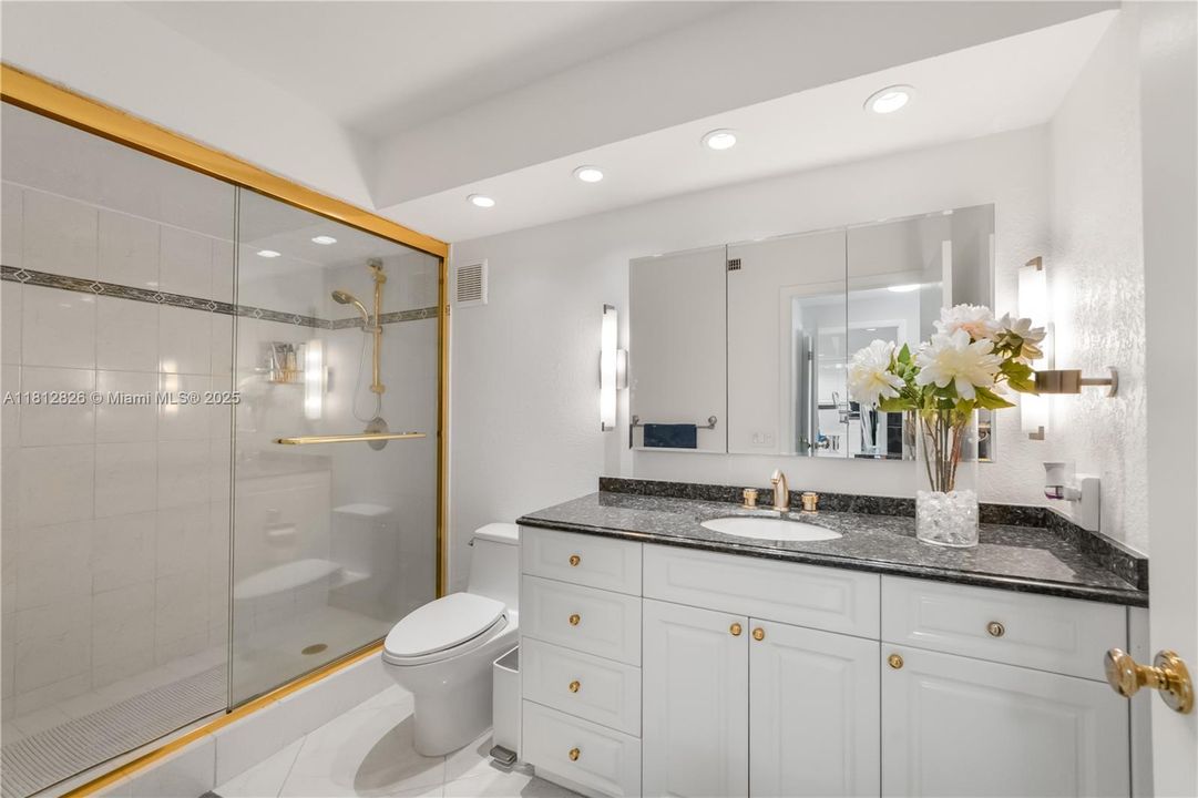 For Sale: $389,995 (2 beds, 2 baths, 1273 Square Feet)