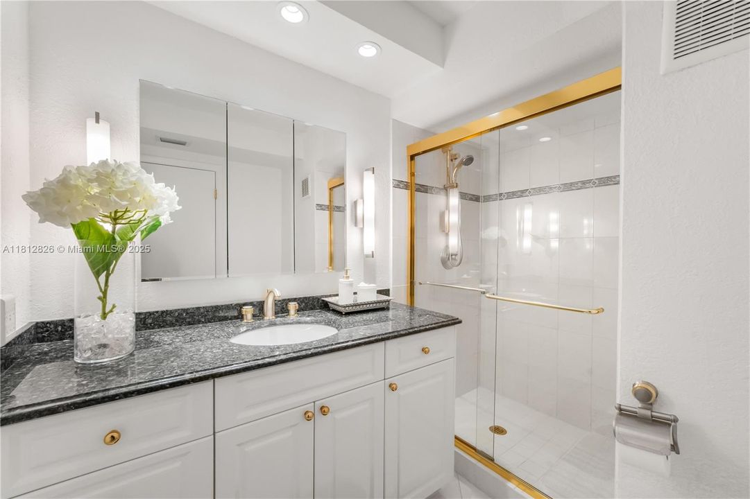 For Sale: $389,995 (2 beds, 2 baths, 1273 Square Feet)