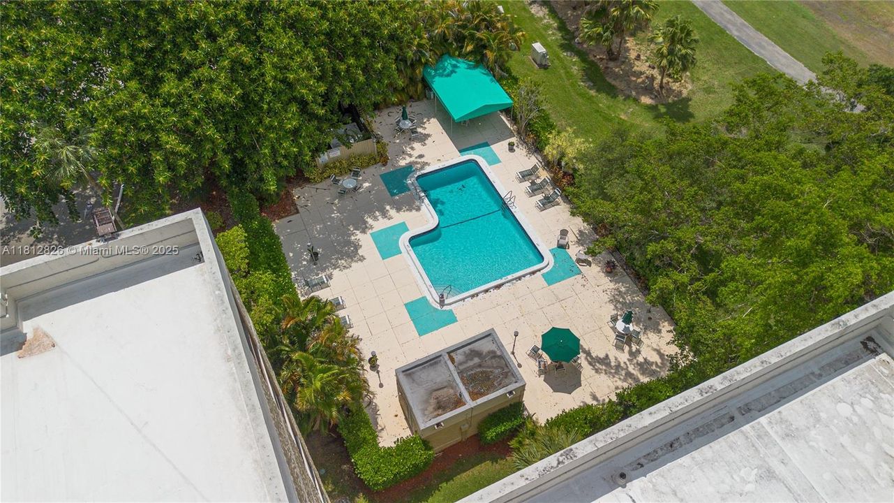 For Sale: $389,995 (2 beds, 2 baths, 1273 Square Feet)