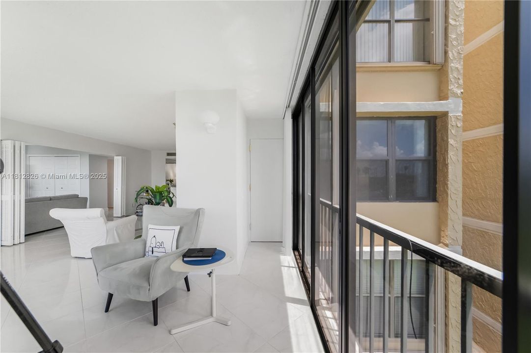 For Sale: $389,995 (2 beds, 2 baths, 1273 Square Feet)