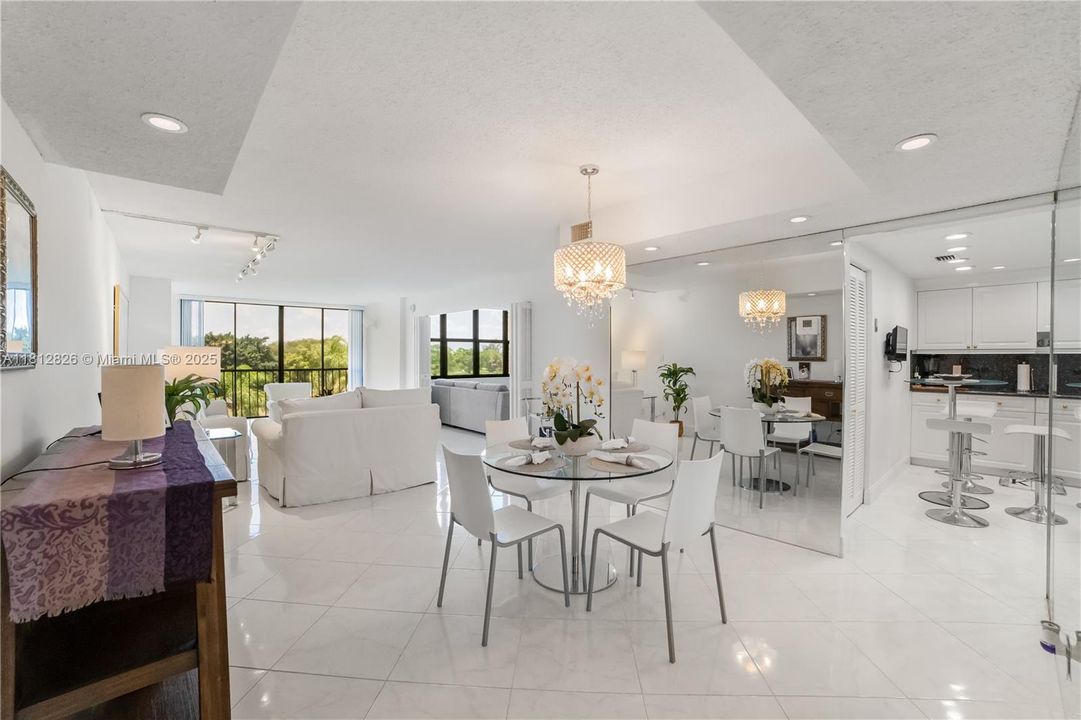 For Sale: $389,995 (2 beds, 2 baths, 1273 Square Feet)