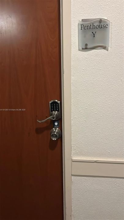 En Venta: $575,000 (1 camas, 1 baños, 874 Pies cuadrados)