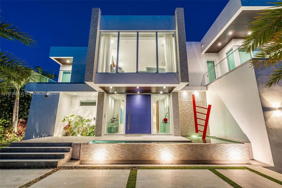 For Sale: $14,000,000 (6 beds, 6 baths, 6405 Square Feet)