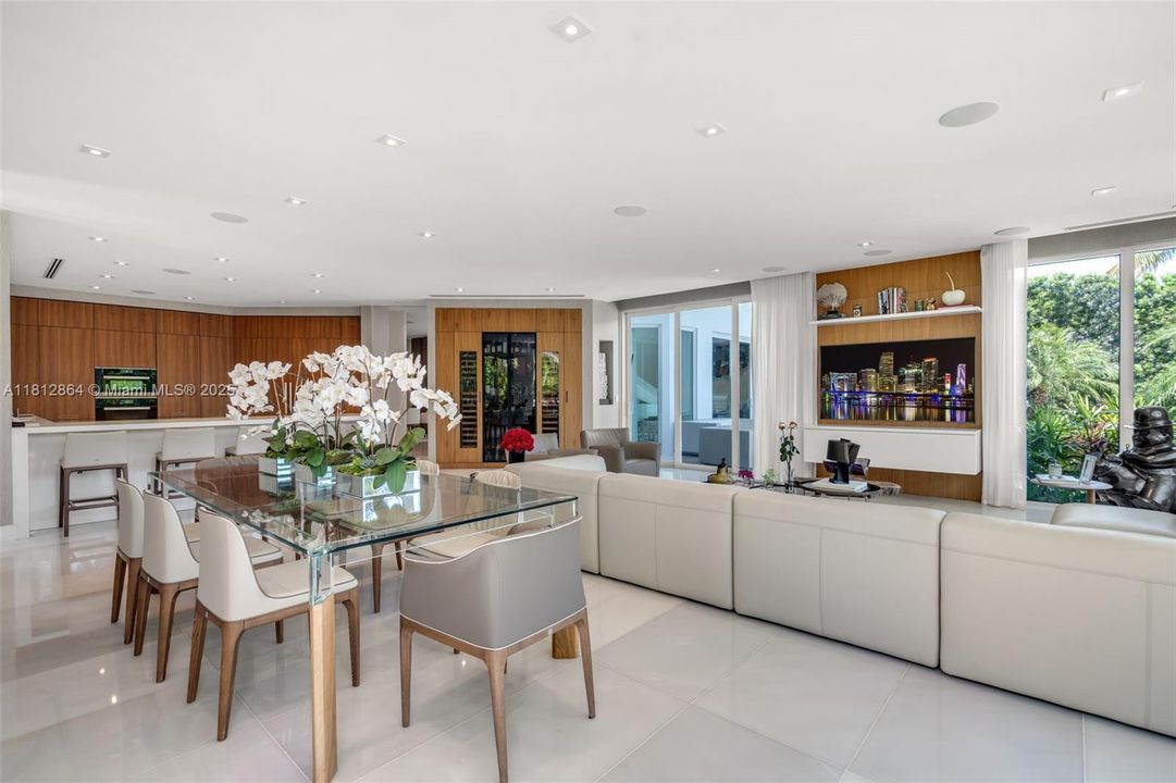 For Sale: $14,000,000 (6 beds, 6 baths, 6405 Square Feet)