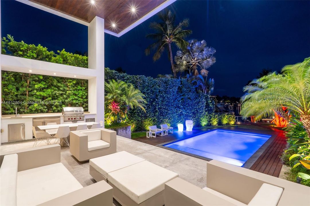 For Sale: $14,000,000 (6 beds, 6 baths, 6405 Square Feet)