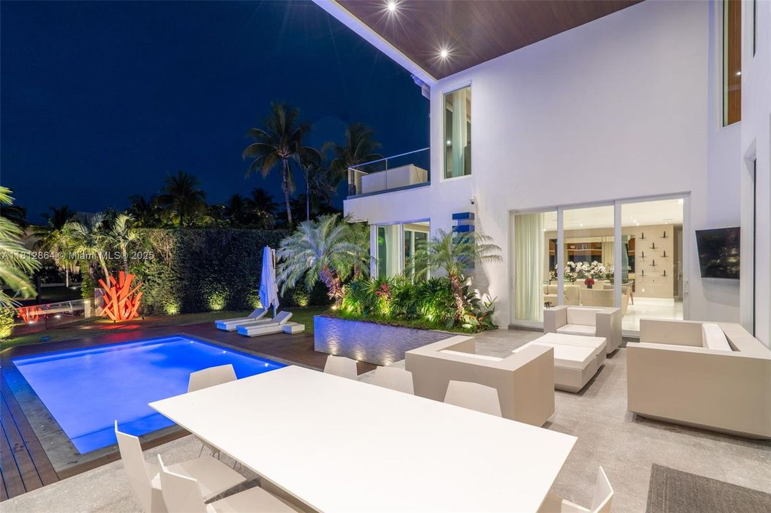 For Sale: $14,000,000 (6 beds, 6 baths, 6405 Square Feet)