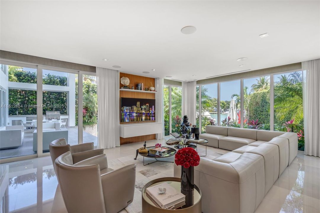 For Sale: $14,000,000 (6 beds, 6 baths, 6405 Square Feet)