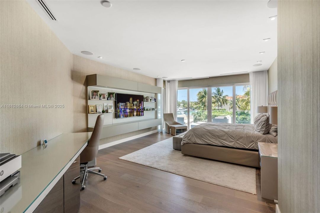 For Sale: $14,000,000 (6 beds, 6 baths, 6405 Square Feet)