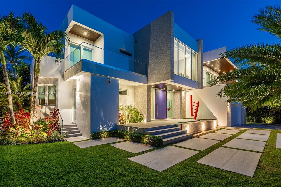 For Sale: $14,000,000 (6 beds, 6 baths, 6405 Square Feet)