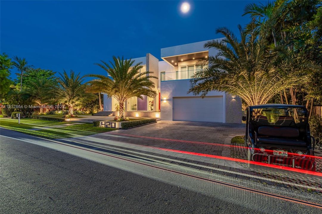 For Sale: $14,000,000 (6 beds, 6 baths, 6405 Square Feet)