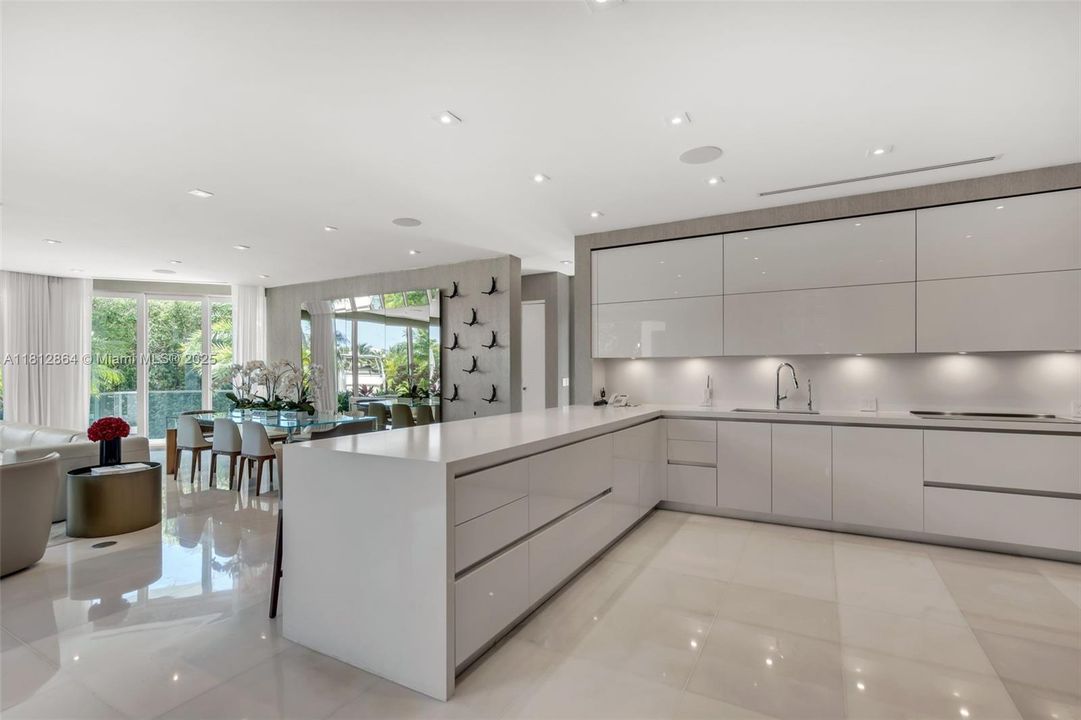 For Sale: $14,000,000 (6 beds, 6 baths, 6405 Square Feet)