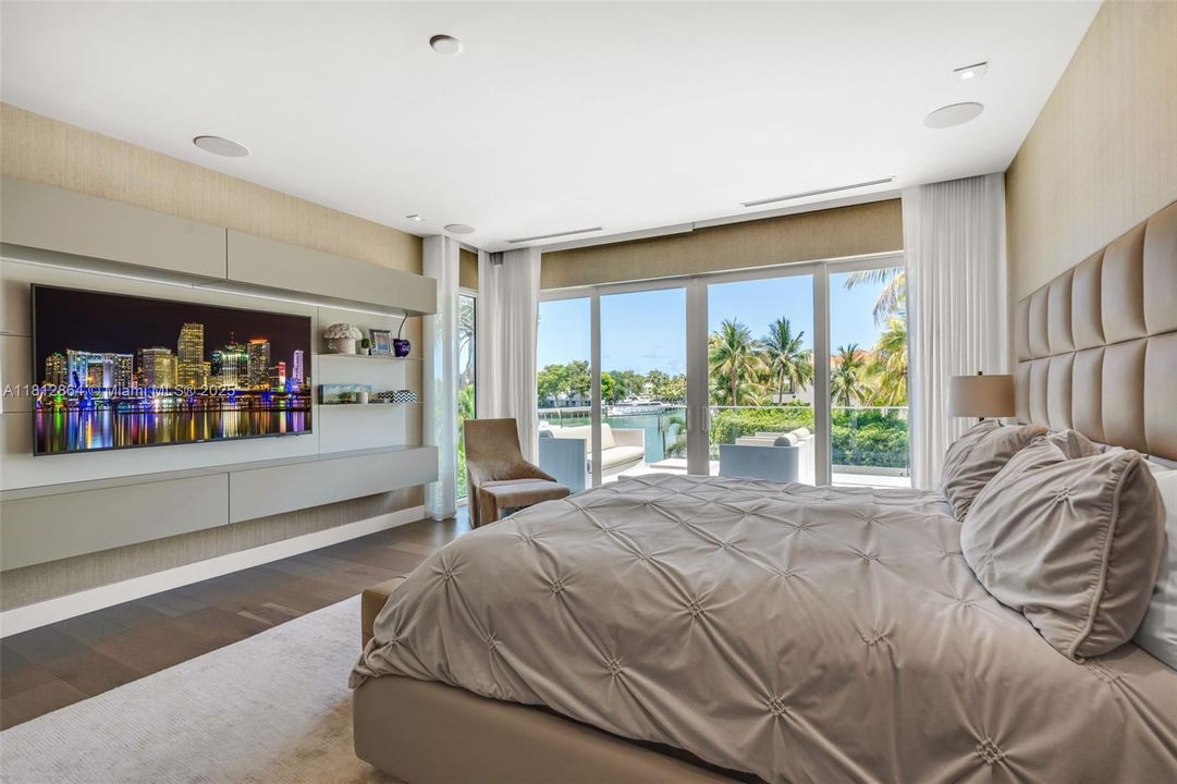 For Sale: $14,000,000 (6 beds, 6 baths, 6405 Square Feet)