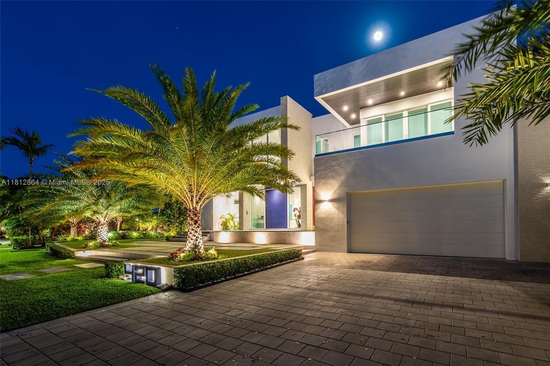 For Sale: $14,000,000 (6 beds, 6 baths, 6405 Square Feet)