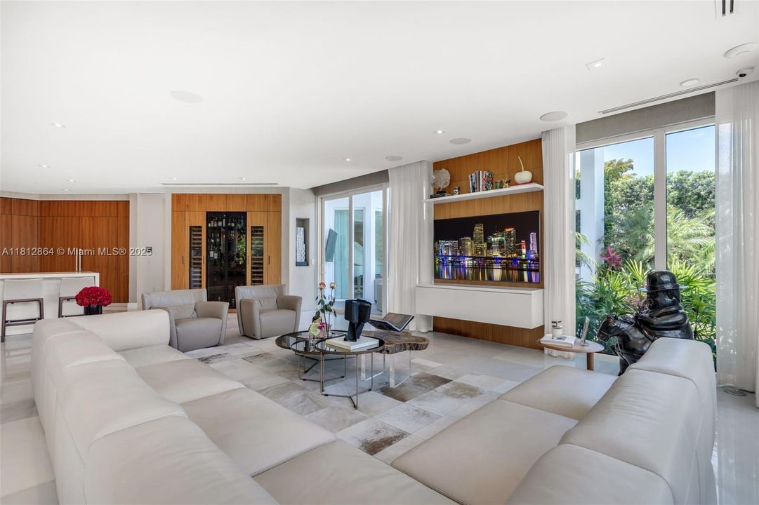 For Sale: $14,000,000 (6 beds, 6 baths, 6405 Square Feet)