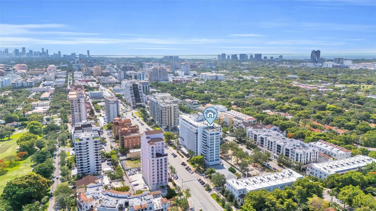 For Sale: $345,000 (1 beds, 1 baths, 760 Square Feet)