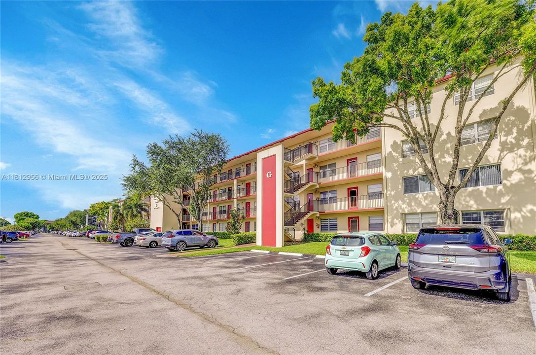 Под контрактом: $137,000 (1 спален, 1 ванн, 0 Квадратных фут)