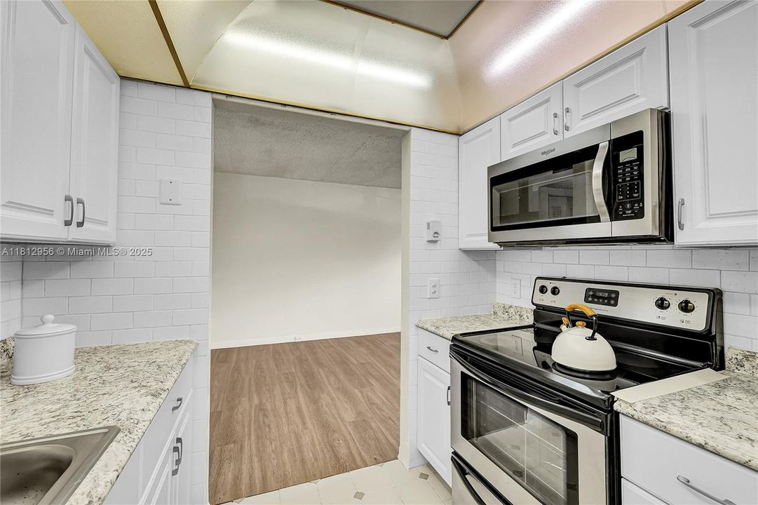 Под контрактом: $137,000 (1 спален, 1 ванн, 0 Квадратных фут)