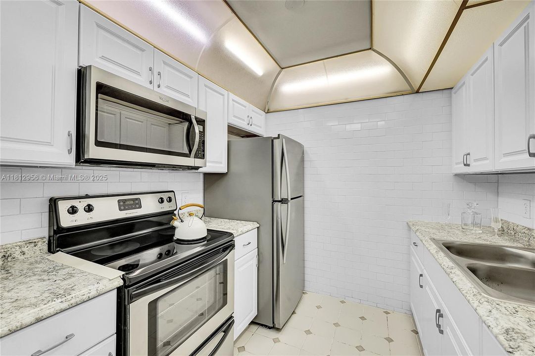 Под контрактом: $137,000 (1 спален, 1 ванн, 0 Квадратных фут)