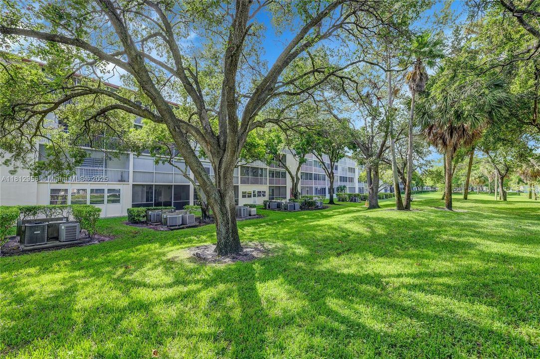 Под контрактом: $137,000 (1 спален, 1 ванн, 0 Квадратных фут)